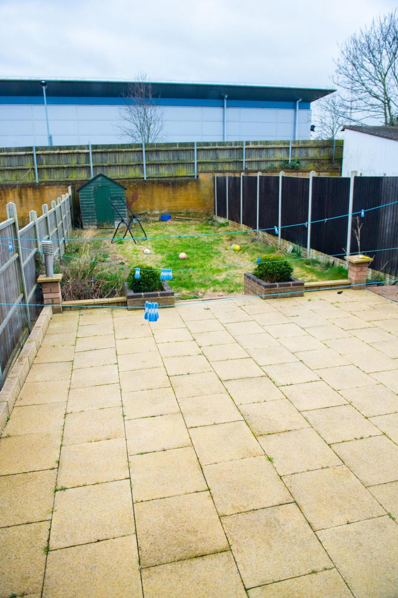 Apartment Newly Refurbished - Affordable Four Bedroom Semi-detached House Near Luton Airport And Luton Hospital