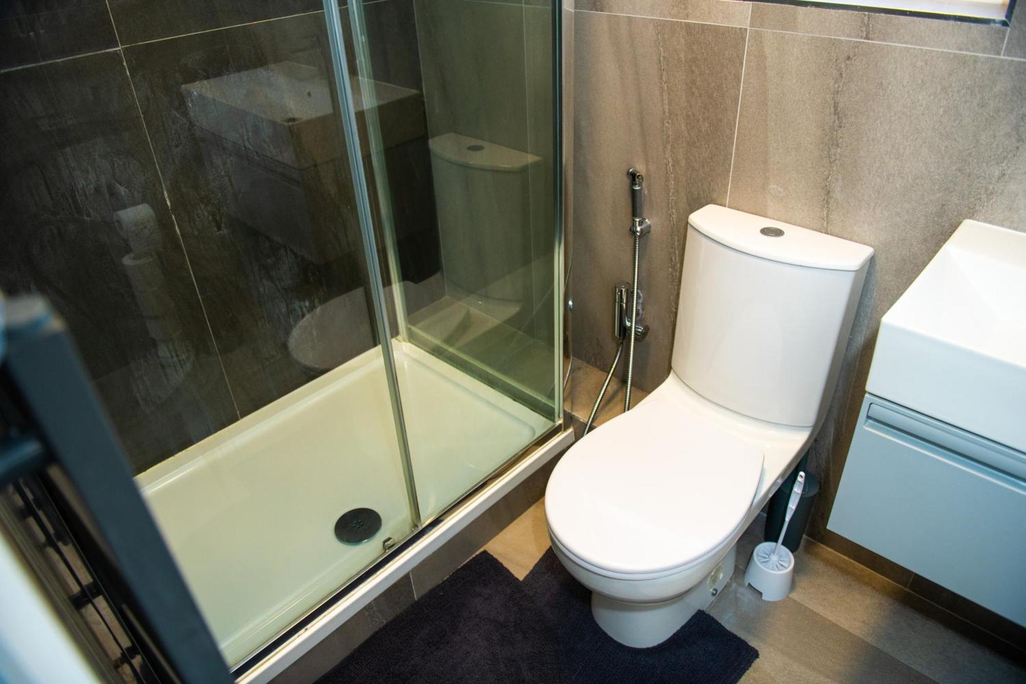Apartment Newly Refurbished - Affordable Four Bedroom Semi-detached House Near Luton Airport And Luton Hospital Luton (Bedfordshire)